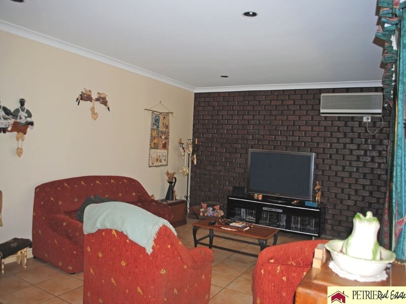 8 Brittainy St, Petrie QLD 4502