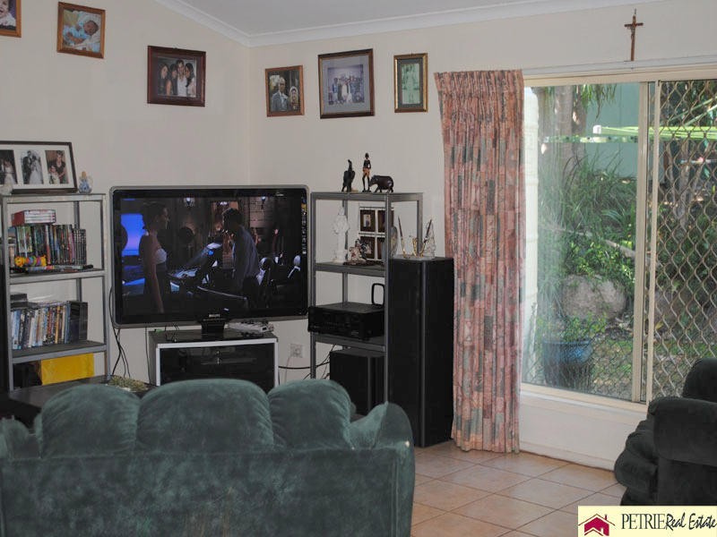 4 Richie Crt, Petrie QLD 4502