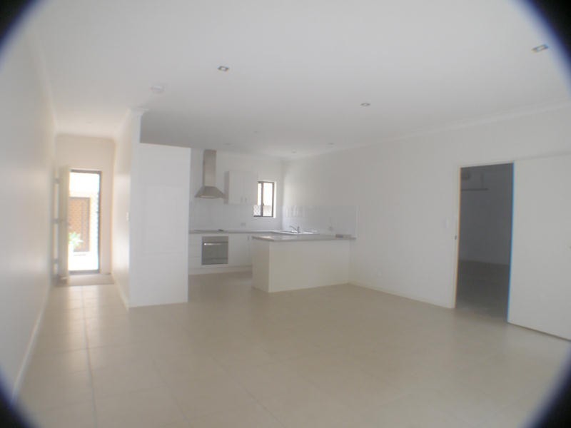 2/14 Georgina St, Woody Point QLD 4019