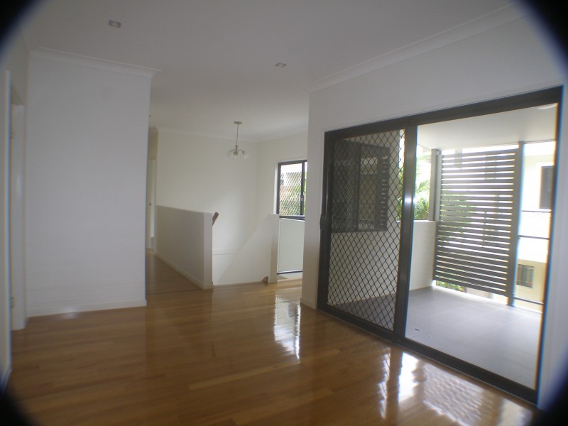 2/14 Georgina St, Woody Point QLD 4019