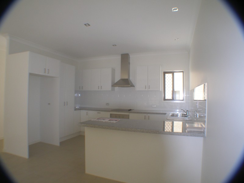 2/14 Georgina St, Woody Point QLD 4019