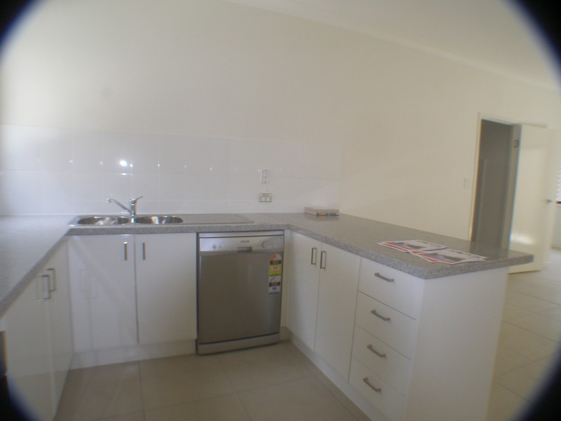 2/14 Georgina St, Woody Point QLD 4019