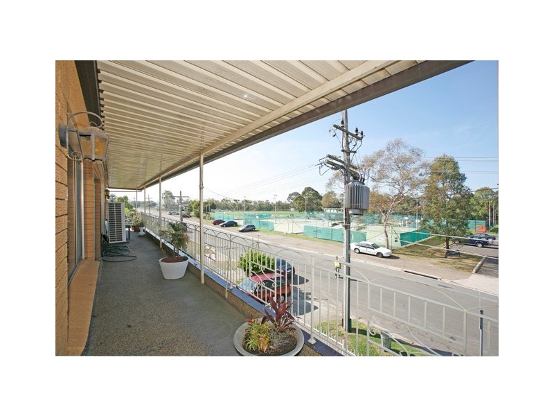 1/253 Henry Lawson Drive, Georges Hall NSW 2198
