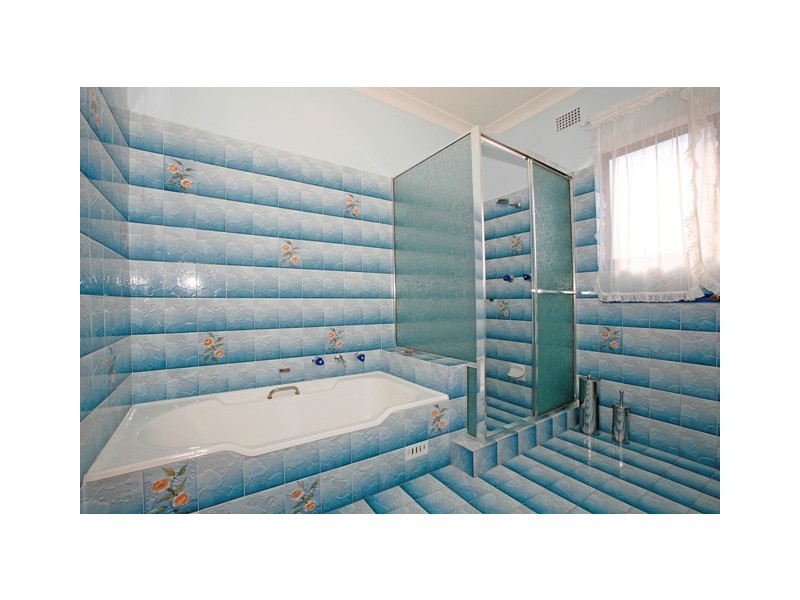 1/253 Henry Lawson Drive, Georges Hall NSW 2198