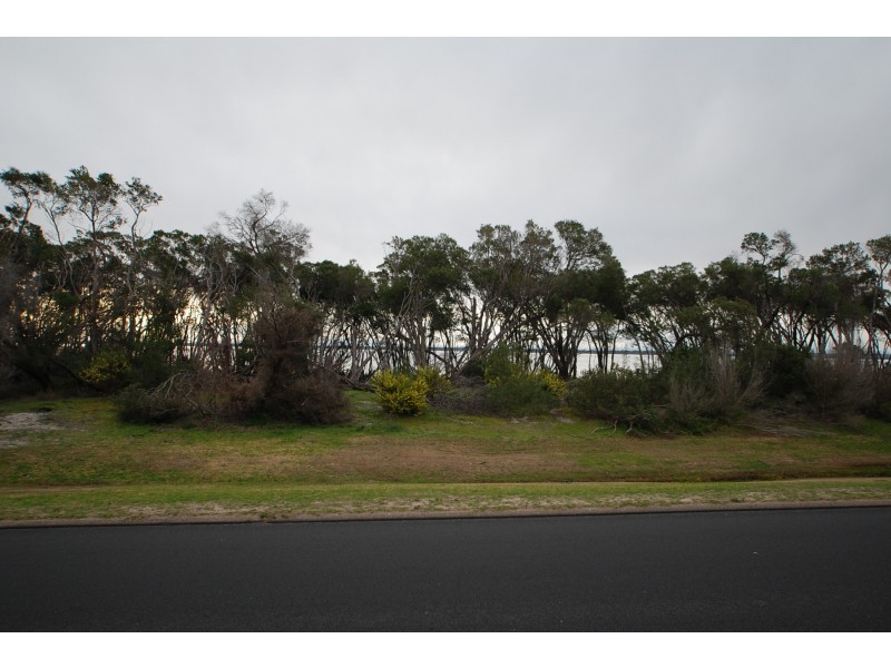21 Seagull Drive, Loch Sport VIC 3851