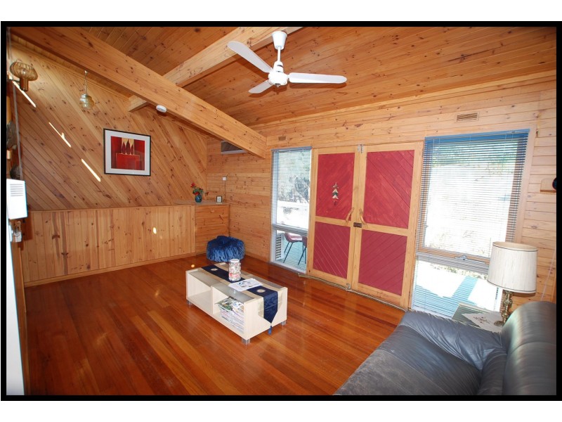 10 Goodlett Avenue, Loch Sport VIC 3851