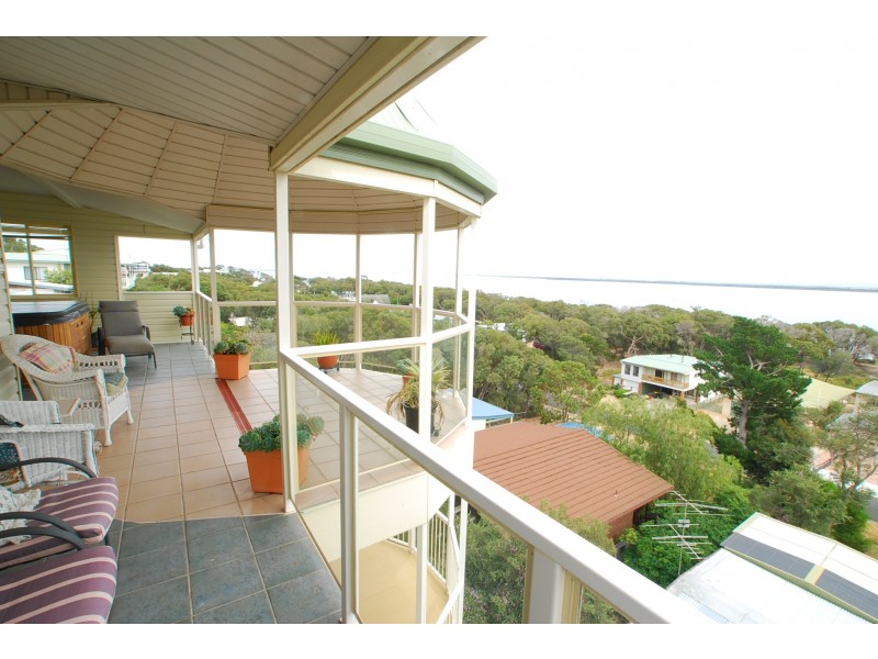 75 Wattle Grove, Loch Sport VIC 3851