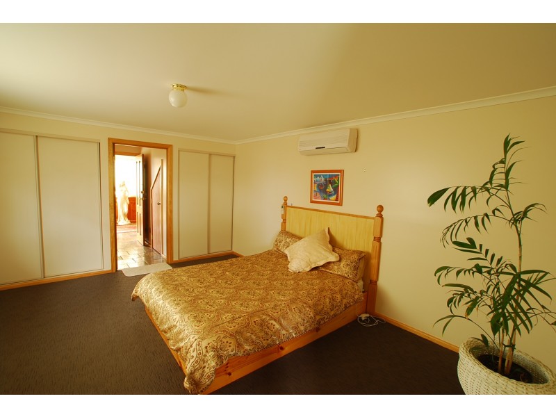 75 Wattle Grove, Loch Sport VIC 3851