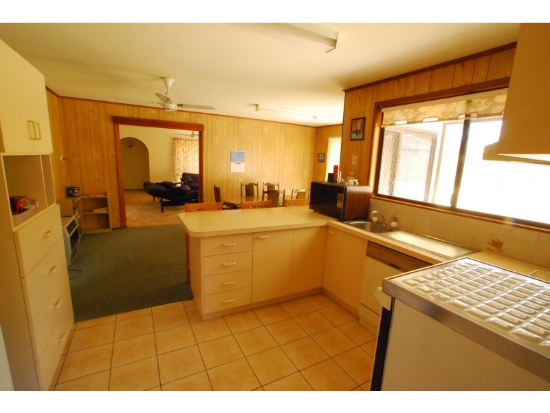 6-8 Holmes Street, Loch Sport VIC 3851