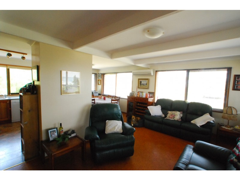 82 Lake Street, Loch Sport VIC 3851