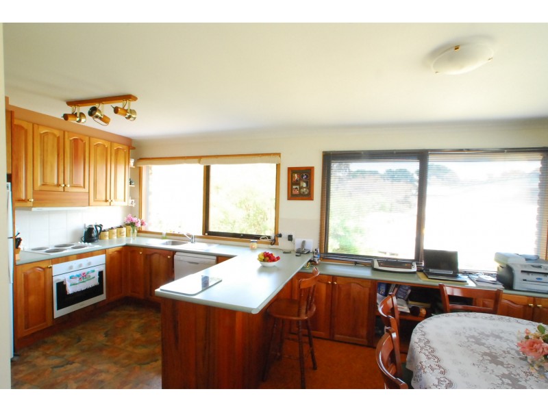 82 Lake Street, Loch Sport VIC 3851