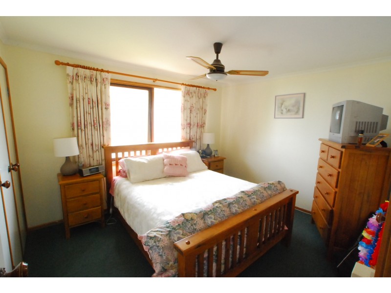 82 Lake Street, Loch Sport VIC 3851