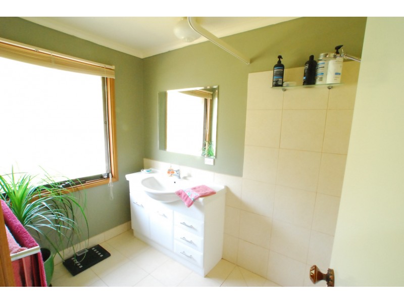 82 Lake Street, Loch Sport VIC 3851