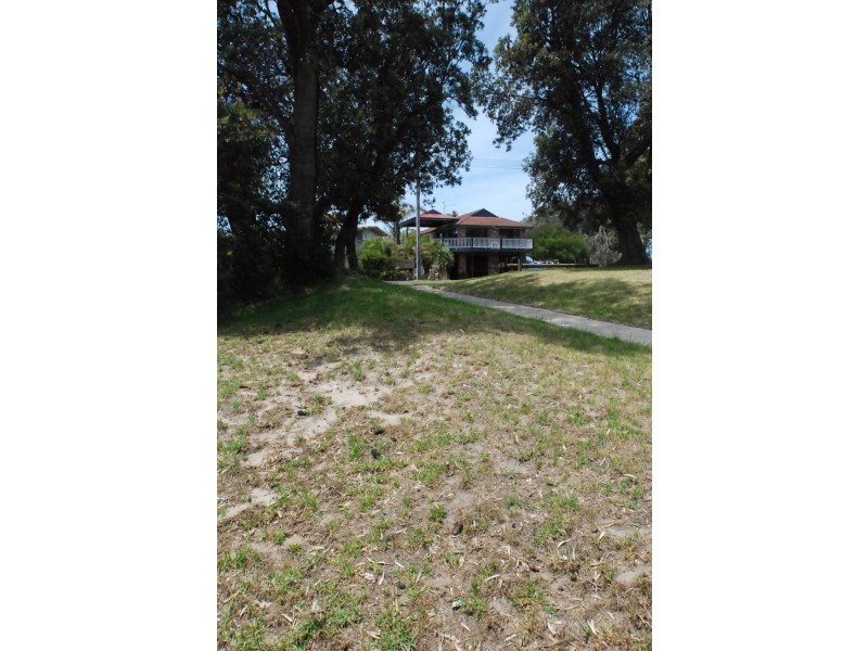 82 Lake Street, Loch Sport VIC 3851