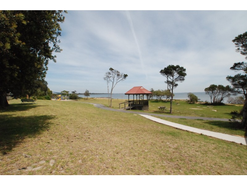 82 Lake Street, Loch Sport VIC 3851