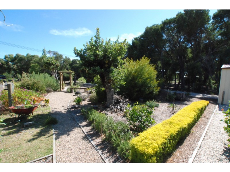 46-48 Central Avenue, Loch Sport VIC 3851