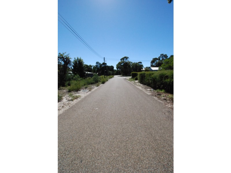 24 Geofrey Avenue, Loch Sport VIC 3851