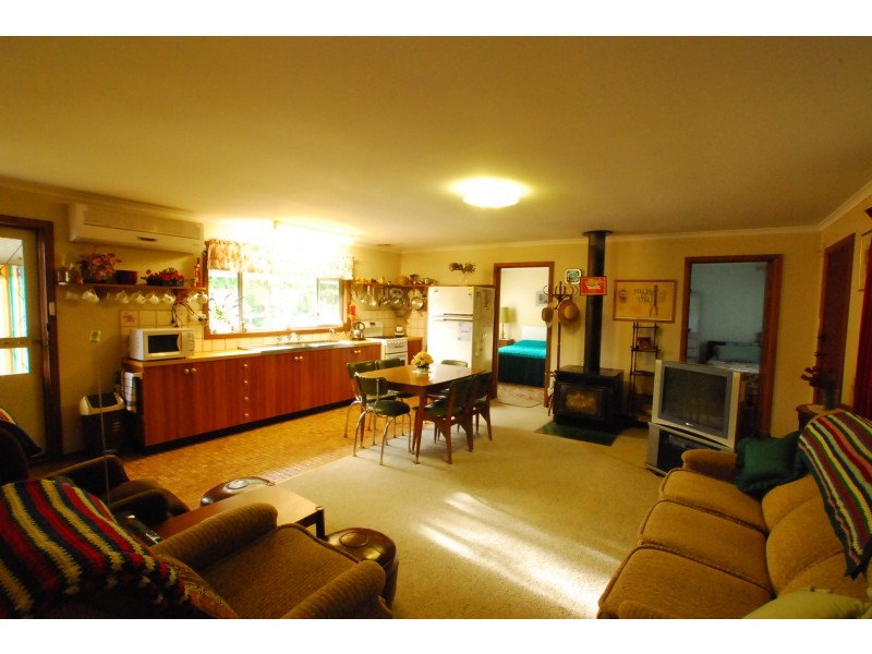 49 Camerons Road, Loch Sport VIC 3851