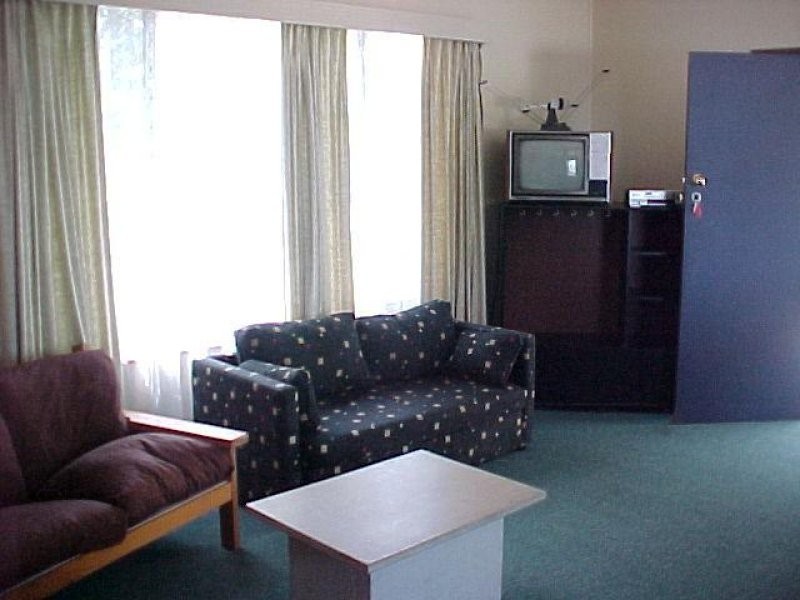 8 Wattle Grove, Loch Sport VIC 3851