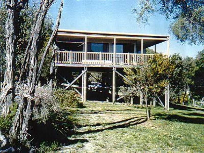 17 Bluff Drive, Loch Sport VIC 3851