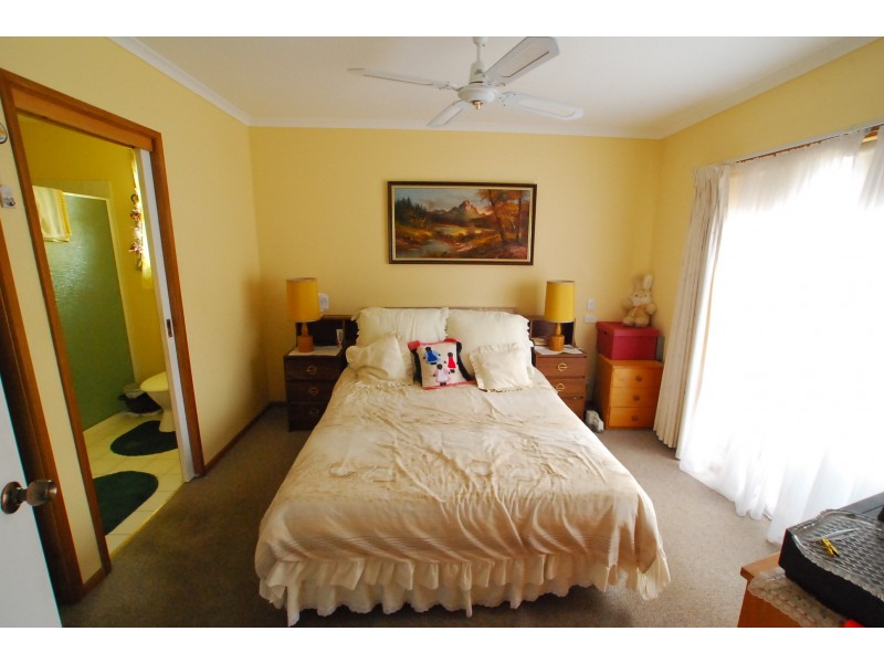 42 Goodlett Avenue, Loch Sport VIC 3851