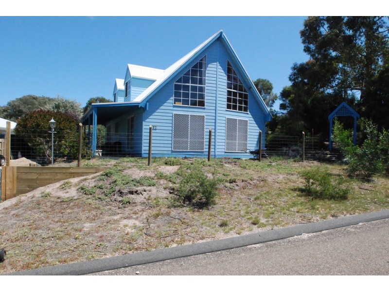 12 Central Avenue, Loch Sport VIC 3851