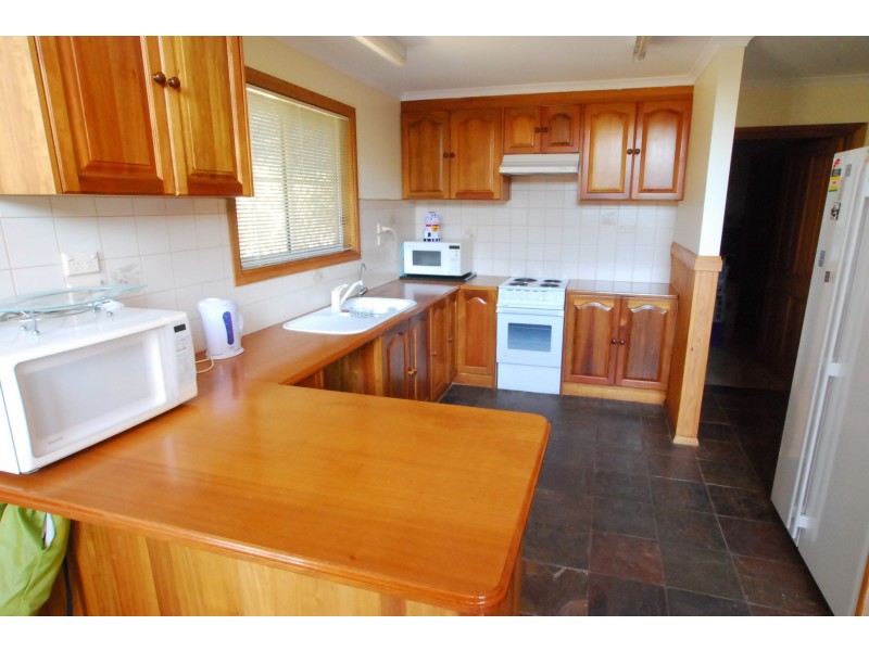 12 Central Avenue, Loch Sport VIC 3851