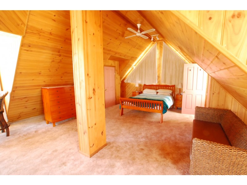 12 Central Avenue, Loch Sport VIC 3851