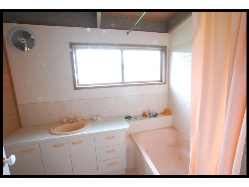 50 Victoria Parade, Loch Sport VIC 3851