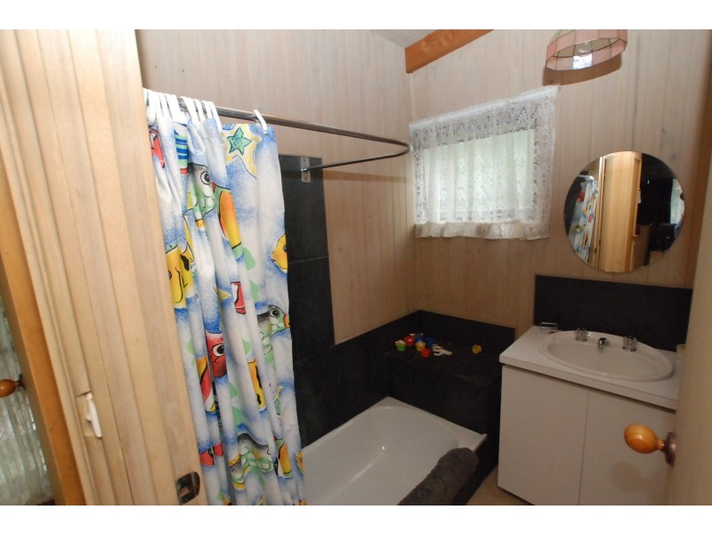 10 Catherine Court, Loch Sport VIC 3851