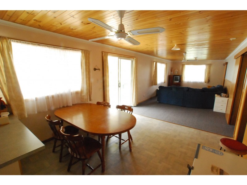 31 Davies Street, Loch Sport VIC 3851