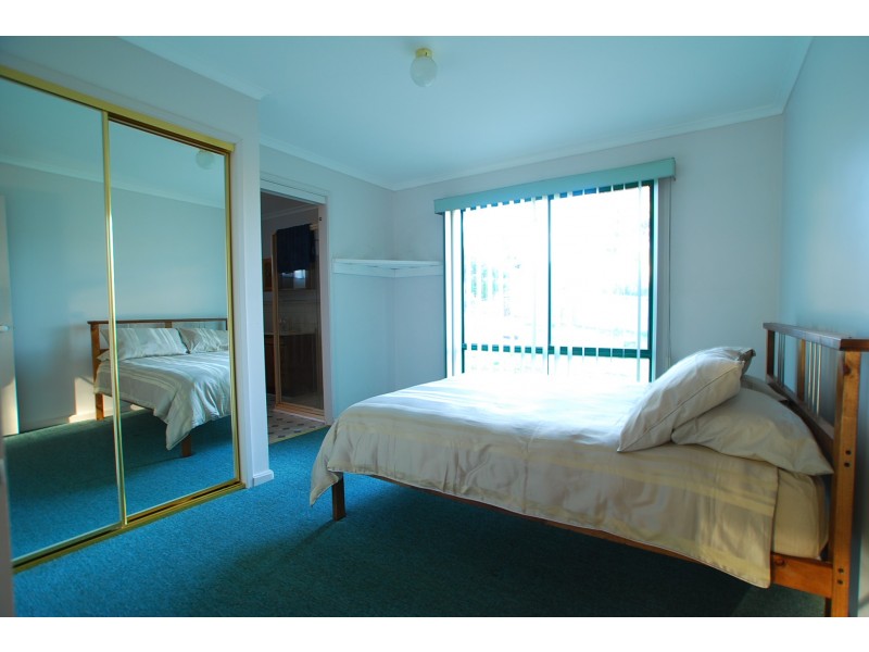 10 Bluff Drive, Loch Sport VIC 3851