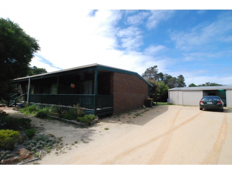 18 Bernadette Avenue, Loch Sport VIC 3851