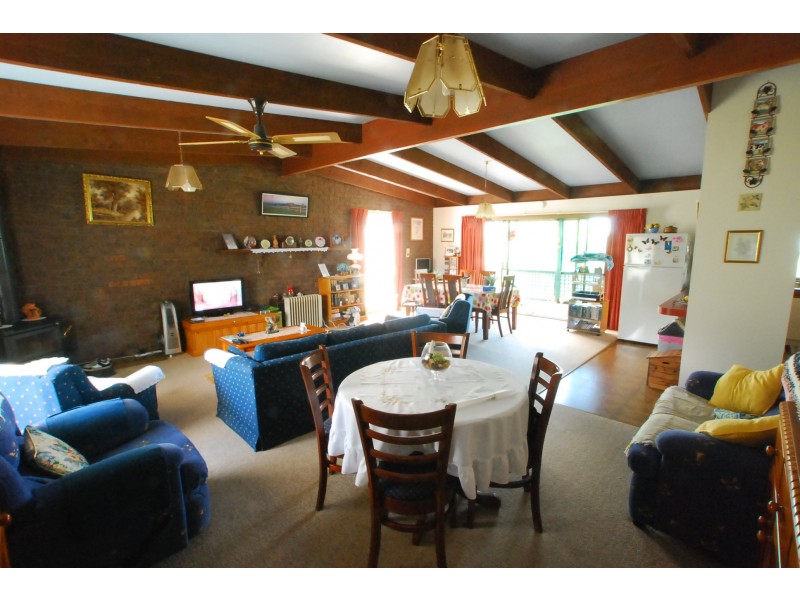 18 Bernadette Avenue, Loch Sport VIC 3851