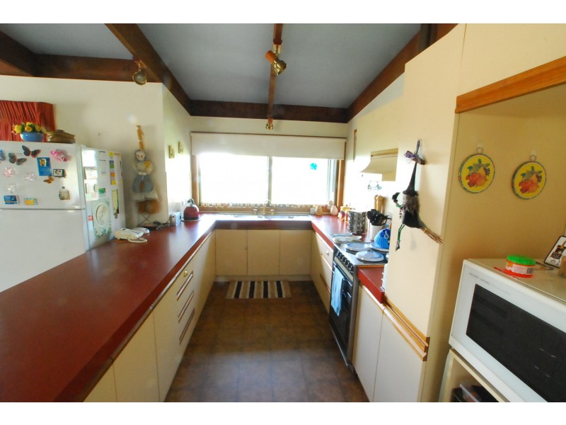 18 Bernadette Avenue, Loch Sport VIC 3851