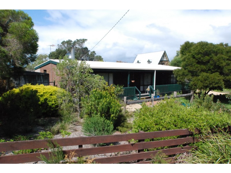 18 Bernadette Avenue, Loch Sport VIC 3851