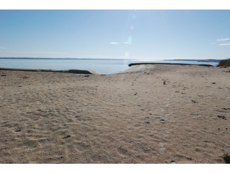 42 Seagull Drive, Loch Sport VIC 3851