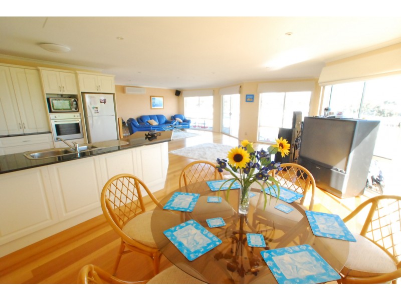 33 Marina Drive, Loch Sport VIC 3851