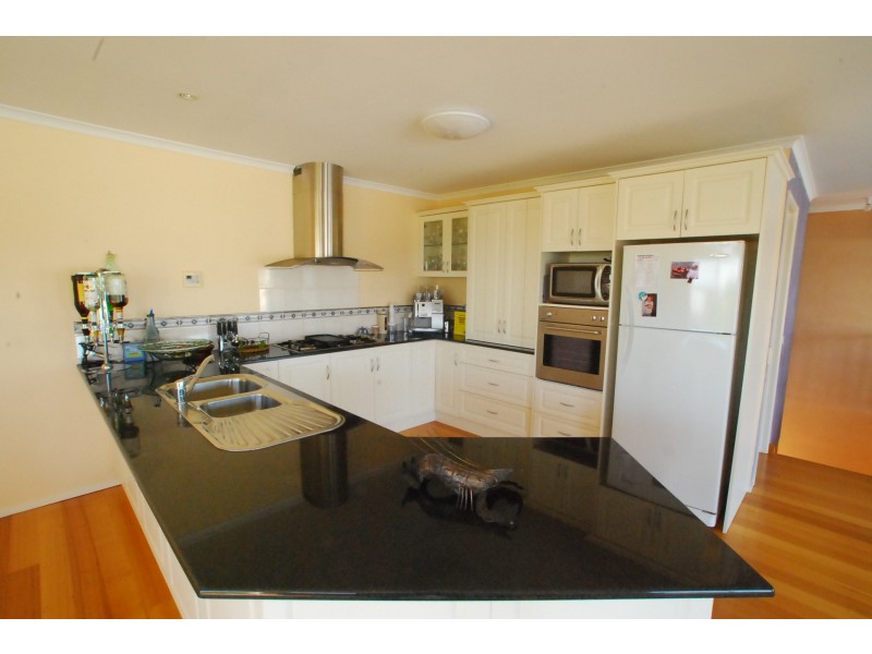 33 Marina Drive, Loch Sport VIC 3851