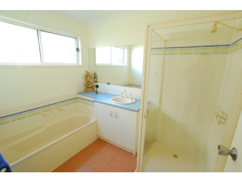 33 Marina Drive, Loch Sport VIC 3851