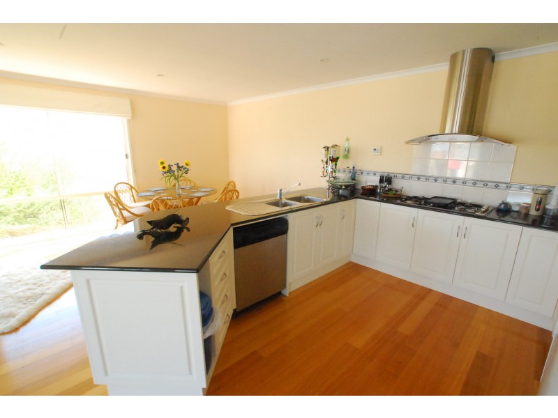 33 Marina Drive, Loch Sport VIC 3851