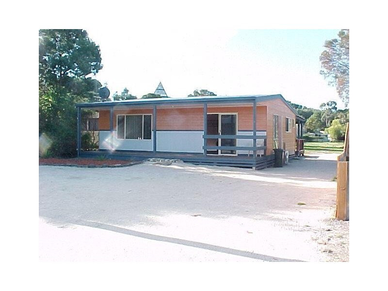 4 Reserve Avenue, Loch Sport VIC 3851