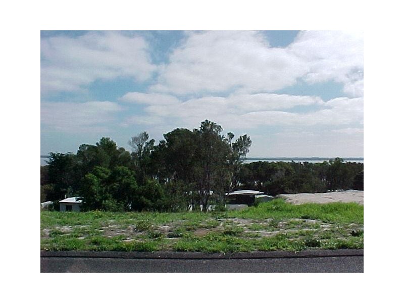 24 Wattle Grove, Loch Sport VIC 3851