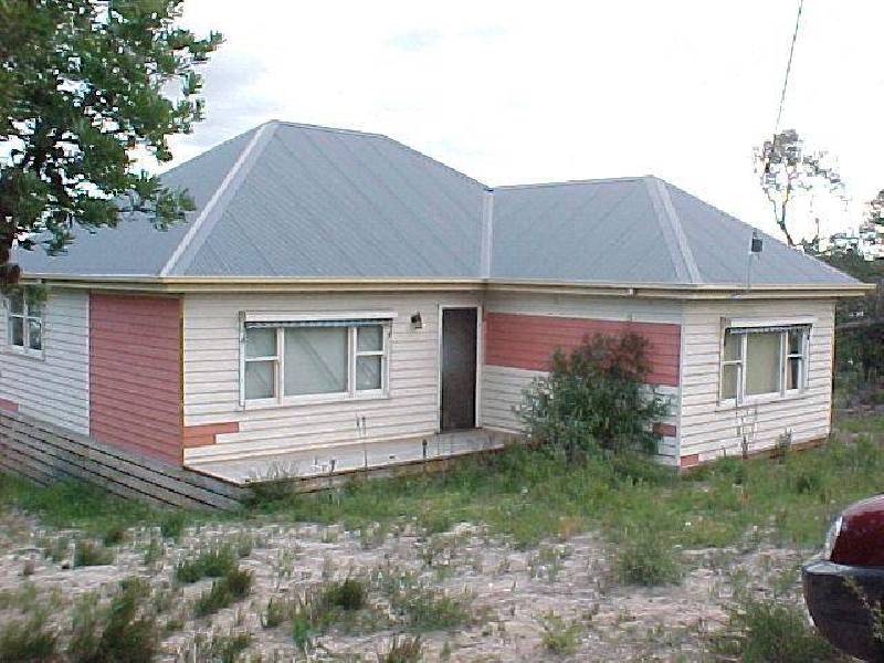 4 White Crescent, Loch Sport VIC 3851