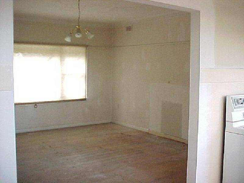 4 White Crescent, Loch Sport VIC 3851