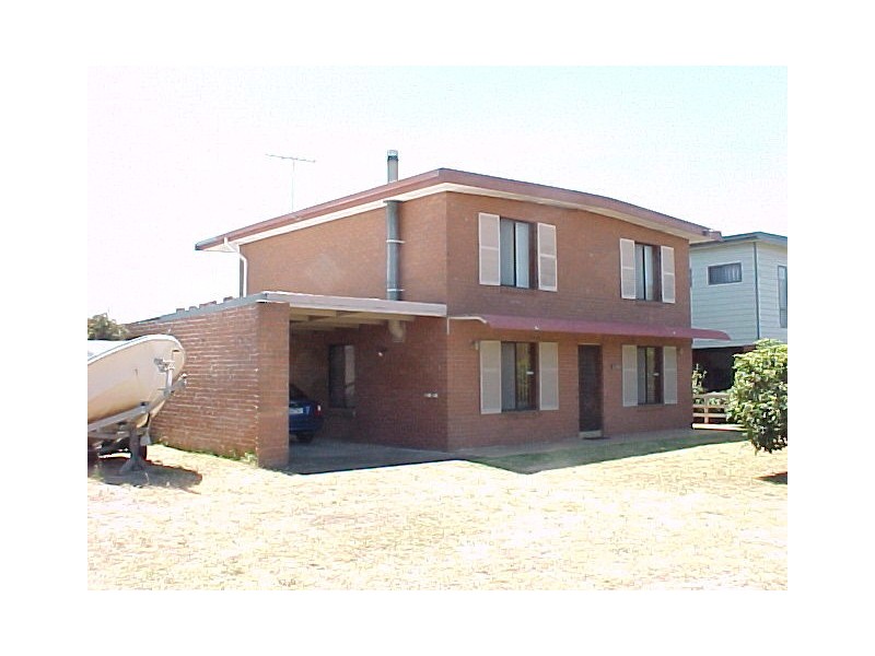 15 Wattle Grove, Loch Sport VIC 3851