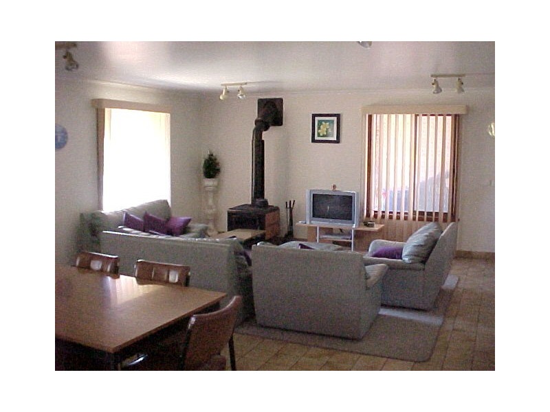 15 Wattle Grove, Loch Sport VIC 3851