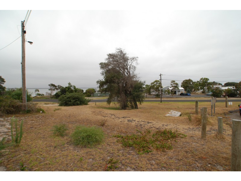 31 Cove Street, Loch Sport VIC 3851