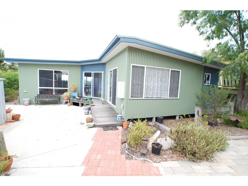 42 Bernadette Avenue, Loch Sport VIC 3851