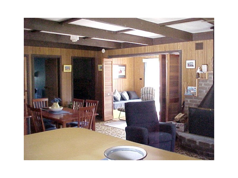 24 Leon Street, Loch Sport VIC 3851